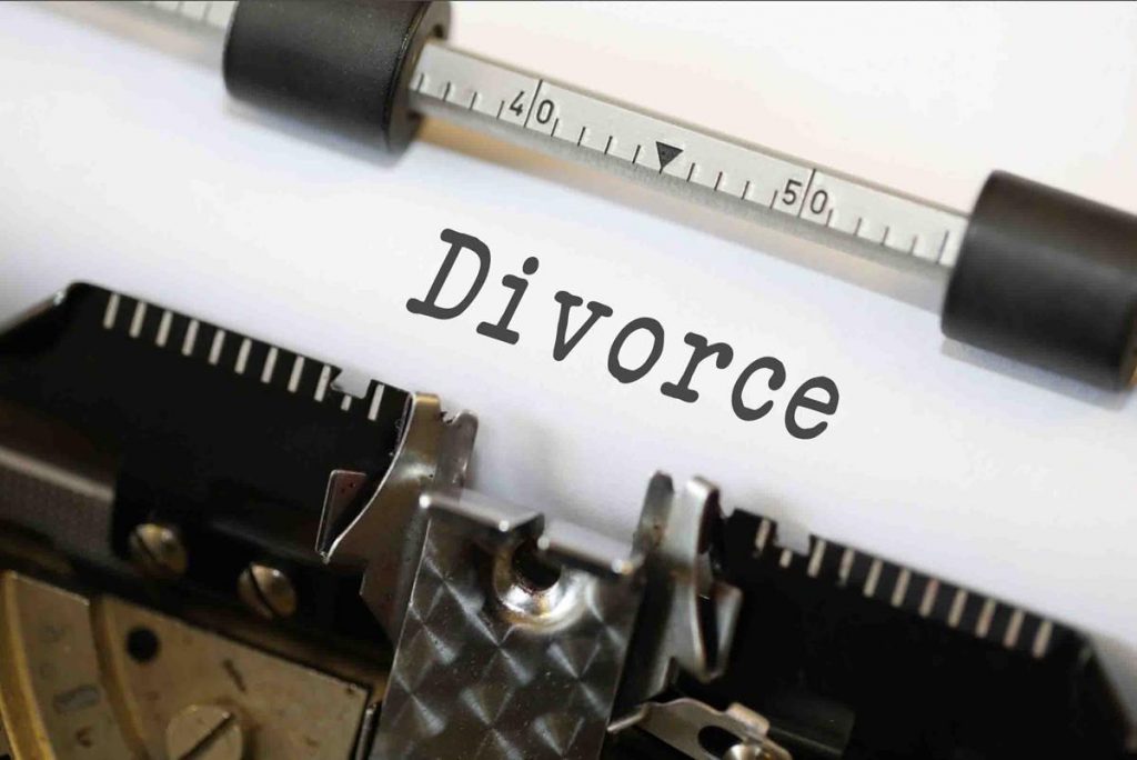 HOW TO SETTLE FAMILY ISSUES IN CASE OF A DIVORCE